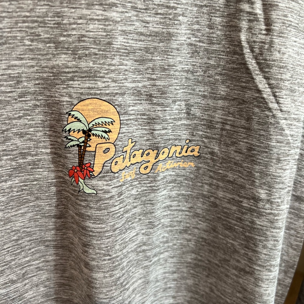 NWT Women's Rare Patagonia Graphic Hoodie - Picture 4 of 8